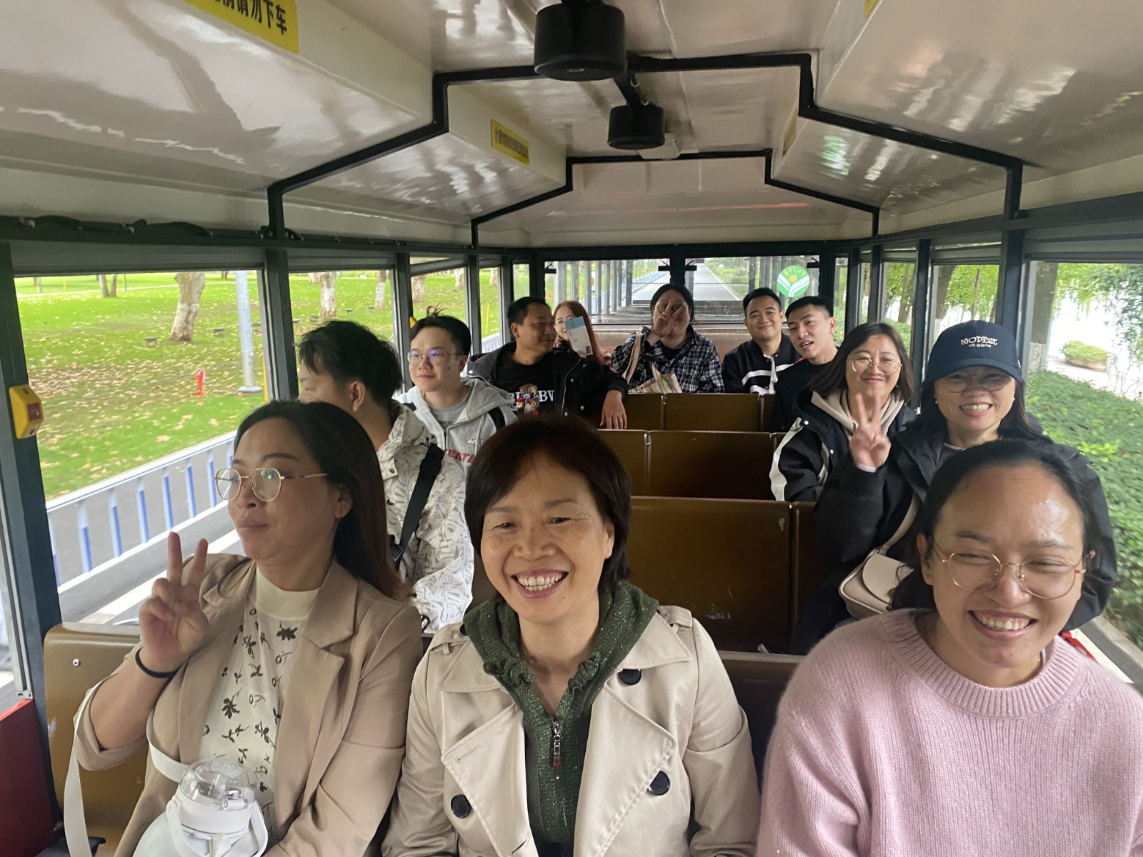 易順建工集團有限公司5天湖南團建旅行圓滿結束！