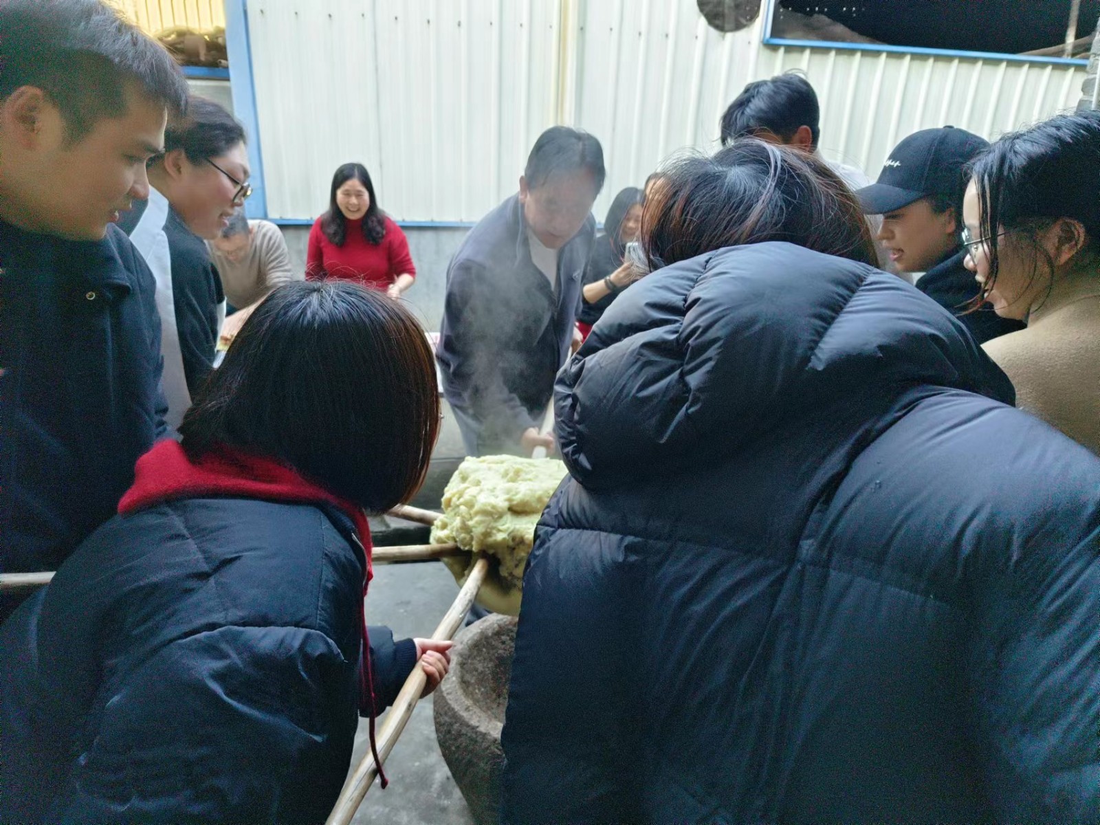 易順建工集團(tuán)：體驗(yàn)黃粿制作，傳承傳統(tǒng)文化