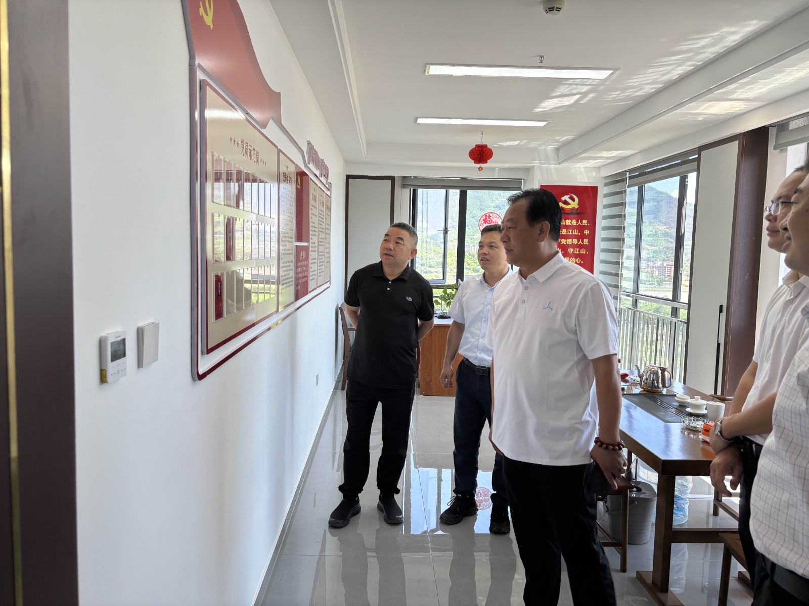 南平市住建局領(lǐng)導(dǎo)蒞臨易順建工集團有限公司,共話建筑行業(yè)新機遇與挑戰(zhàn)
